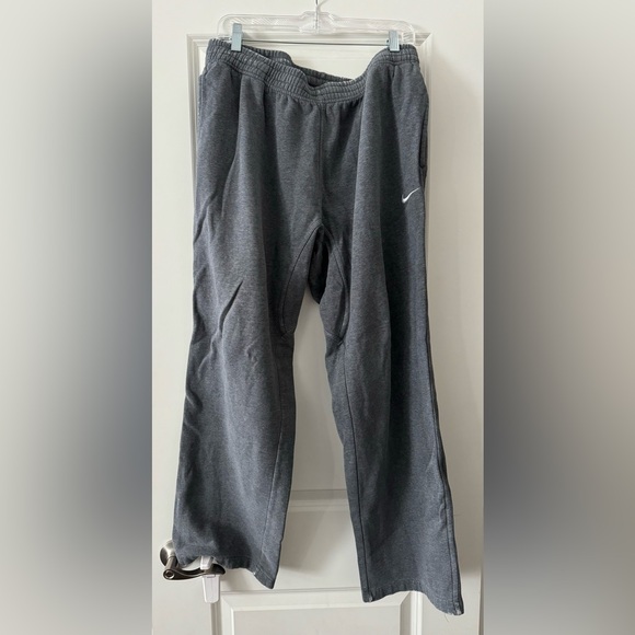 Nike men’s gray sweatpants. Size XL. Slight wear around the waistband. - Picture 1 of 9